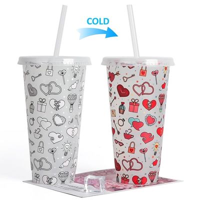 MUGS 24OZ BPA 무료 플라스틱 탄산음료 텀블러 색상 변경 컵 뚜?? 과 빨대