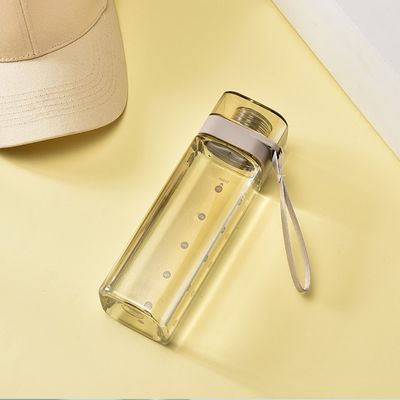 유출 방지 플립 뚜?? 과 손잡이 로프와 함께 다채로운 플라스틱 사각형 입 물병