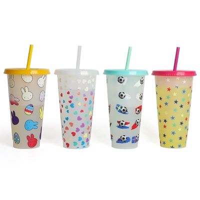 MUGS 24OZ BPA 무료 플라스틱 탄산음료 텀블러 색상 변경 컵 뚜?? 과 빨대