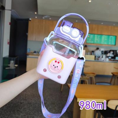 학생용 플라스틱 물병 손잡이와 어깨띠 980ml 만화 디자인