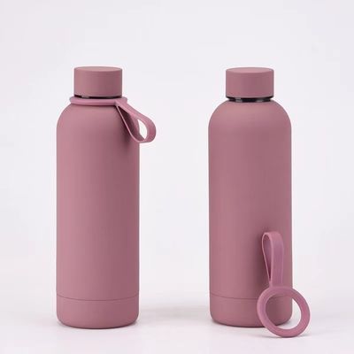 화려한 디자인과 스테인리스 스틸 재료로 준비 된 단열 물병