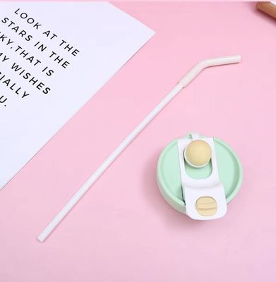 여자애들의 야외 스포츠 및 여행 동반자 스프레이 기능이 있는 900ml 플라스틱 물컵
