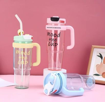 여자아이용 플라스틱 물컵 900ml BPA 무료 스프레이 병 야외 스포츠 및 여행