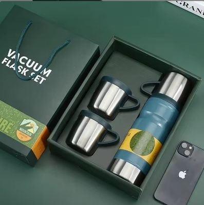 밝은 회색 비즈니스 사용자 지정 선물 세트 680ml 단열 물병 이중 벽 304 스테인리스 스틸 테르모스 진공병 2잔