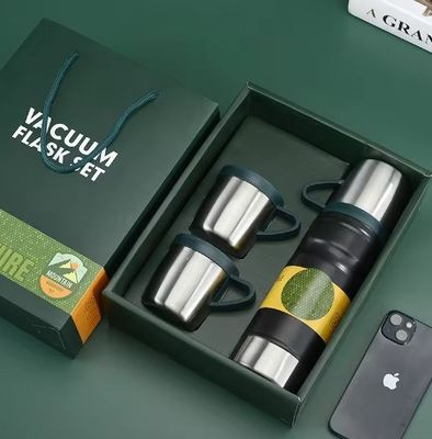 밝은 회색 비즈니스 사용자 지정 선물 세트 680ml 단열 물병 이중 벽 304 스테인리스 스틸 테르모스 진공병 2잔