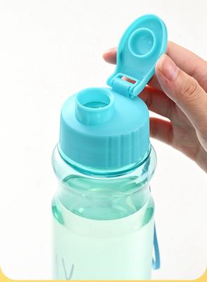 500ML PET BPA 무료 컵 피트니스 루틴을 위한 스트립과 함께 플라스틱 식수병