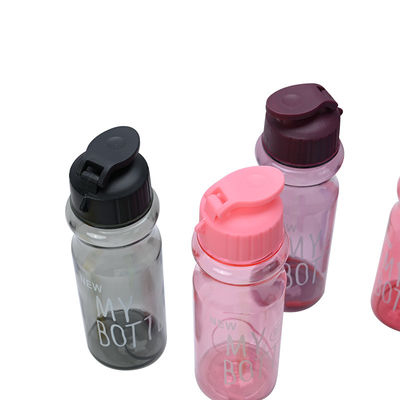 500ML PET BPA 무료 개인 컵 스포츠 스트랩 멀티 컬러와 함께 플라스틱 식수병