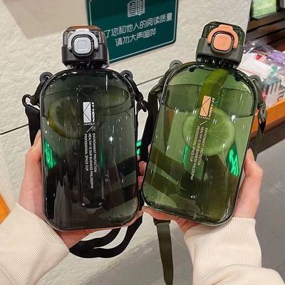 야외 운동과 피트니스에 필수적인 짚과 함께 플라스틱 750ml 물병