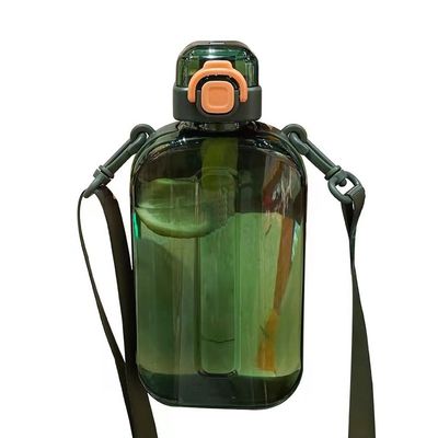 야외 운동과 피트니스에 필수적인 짚과 함께 플라스틱 750ml 물병