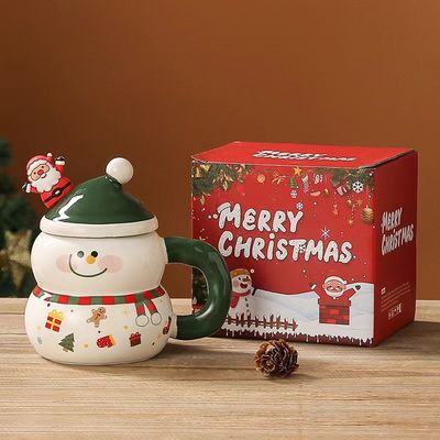 우리의 400ml 세라믹 산타 머그와 스푼 세트와 함께 크리스마스 마법을 경험