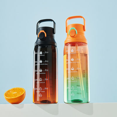야외 스포츠용 손잡이와 빨대가있는 용량 큰 경사 물병 750ML
