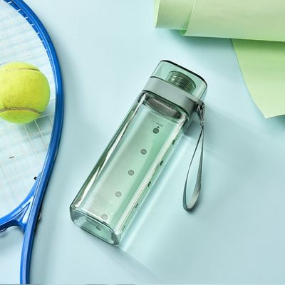 유출 방지 플립 뚜?? 과 손잡이 로프와 함께 다채로운 플라스틱 사각형 입 물병