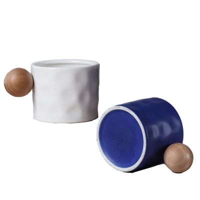 HANDGRIP 액세서리 330 ML 나무 손잡이가 있는 세라믹 커피 머그 크리에이티브 선물 컵