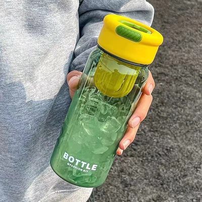 현대적인 디자인 650ml PP 플라스틱 물병 사용자 지정 로고와 차 분리기