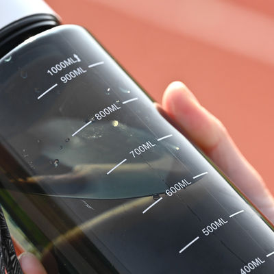 OEM 1L 친환경 시간 표시기 BPA 무료 체육관 스포츠 로고와 함께 PET 플라스틱 물병