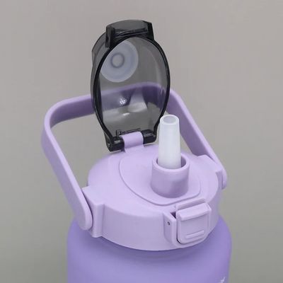 음료용품 2L 휴대용 플라스틱 물병 시간 표시기와 경사 색상