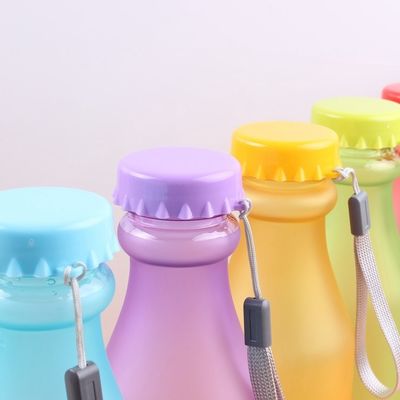 밀폐 된 음료 병 550ml 재사용 체육 BPA 무료 스포츠 로프가 있는 플라스틱 물병