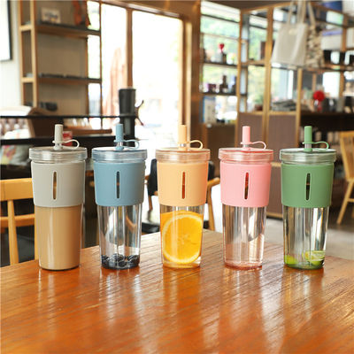 700ml 맑은 BPA 없는 주스 음료수 병 빨대와 수갑이 있는 텀블러 컵