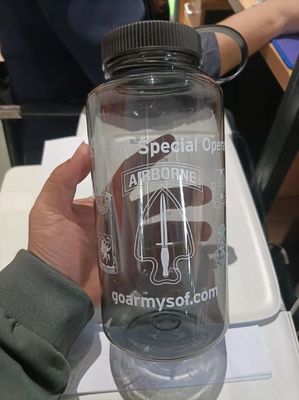 1000ml Bpa 무료 플라스틱 투명한 액체 물병 야외 스포츠용 스케일