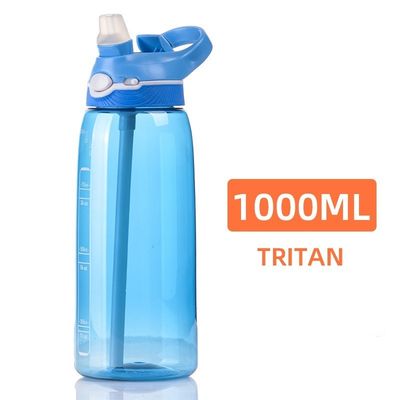 이 1 리터 BPA 없는 물병으로 수분을 유지하십시오. 트리탄 플라스틱과 빨대가 포함되어 있습니다.