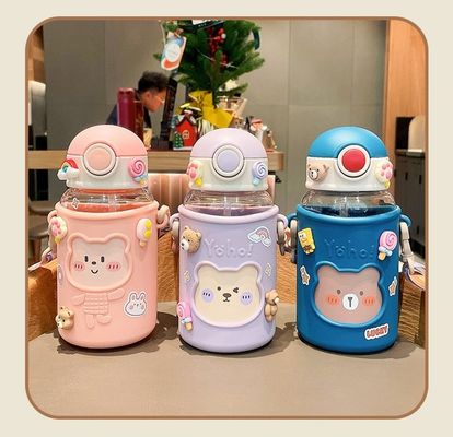 620ml 휴대용 3D 스티커 플라스틱 물병 어린이 및 학생을위한 귀여운 곰 디자인