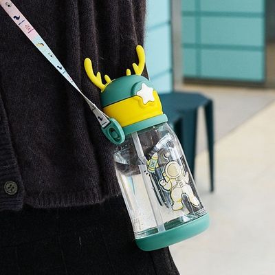 귀여운 디자인 600ML 만화 어린이 컵 빨래가 있는 플라스틱 식수병