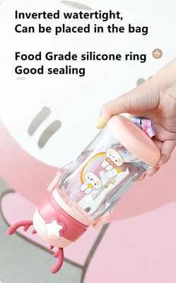귀여운 디자인 600ML 만화 어린이 컵 빨래가 있는 플라스틱 식수병