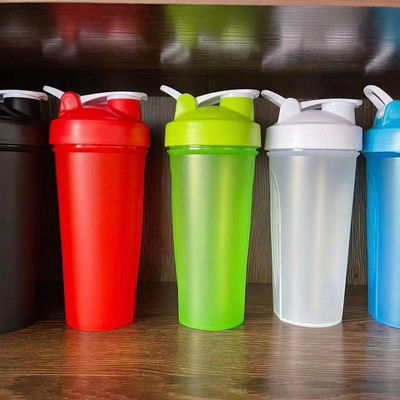 700ml 블랙 음료 플라스틱 병 피트니스 BPA 무료 맞춤형 슬림 평면 체육관 단백질 쉐이커 병 체육관 컵 로고와 함께