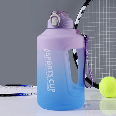 내구성 큰 용량 2300 ML 3800 ML 스크러브 경사 디자인과 스포츠 물병